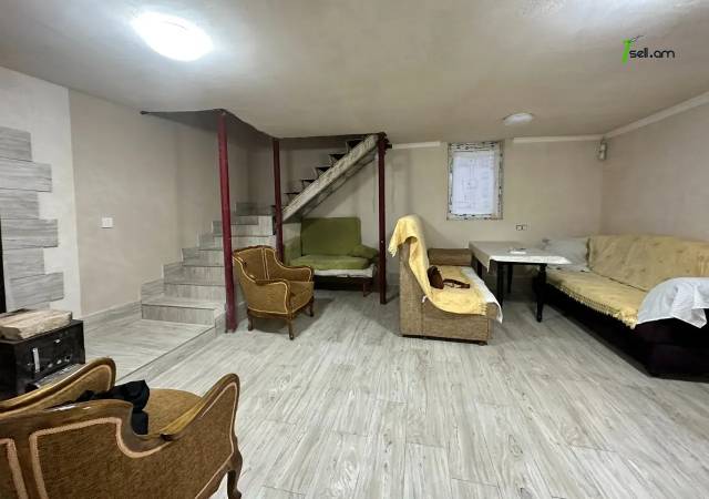 Երկու հարկանի քարե տուն 19-րդ փողոցում Շենգավիթում, 500 քմ, 2 սանհանգույց, կապիտալ վերանորոգված