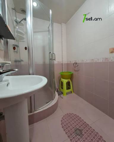 2 սենյականոց բնակարան Եզնիկ Կողբացու փողոցում, 80 ք.մ., եվրովերանորոգված