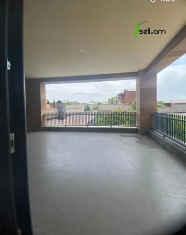 Երեք հարկանի տուն Մարշալ Բաբաջանյան փողոցում Ավանում, 715 քմ, 3+ սանհանգույց