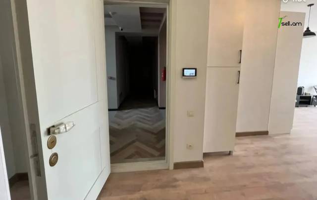 3 սենյականոց բնակարան նորակառույց շենքում Ռուբեն Սևակի փողոցում, 84 ք.մ., 5/7 հարկ, 2 սանհանգույց