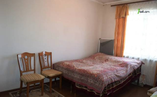 3 սենյականոց բնակարան Միխայիլ Սալտիկով-Շեդրինի փողոցում, 73 ք.մ., եվրովերանորոգված, քարե շենք