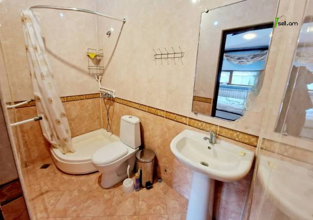 Երեք հարկանի քարե տուն, Համո Սահյան Արաբկիրում, 827 ք.մ., 3+ սանհանգույց, կապիտալ վերանորոգված