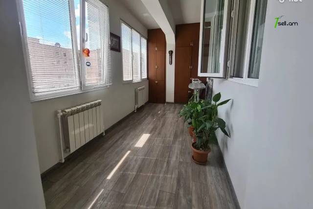 3 սենյականոց բնակարան, Դավթաշեն 4-րդ թաղամաս, 75 քմ, 6/9 հարկ, մի քանի պատշգամբ