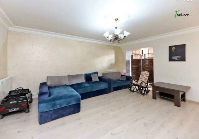 3 սենյականոց բնակարան, Զաքյան փողոցի 1-ին նրբանցք, 78 ք.մ., նախավերջին հարկ, կապիտալ վերանորոգված