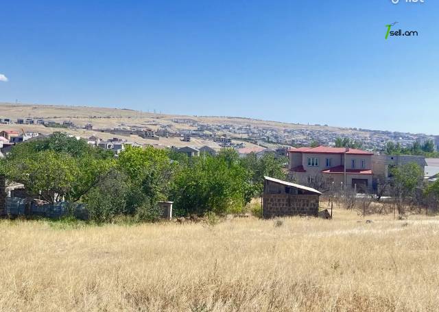 Հողատարածք բնակելի շինությունների համար Ավանում, 800 ք.մ.