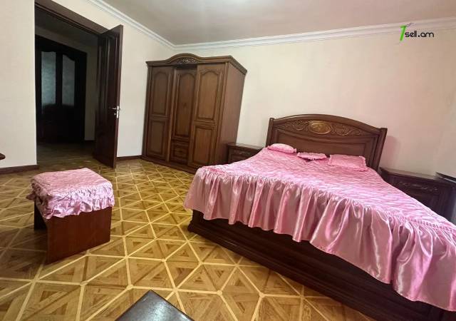 3 սենյականոց բնակարան Մոսկովյան փողոցում, 93 ք.մ., 2 սանհանգույց, նախավերջին հարկ