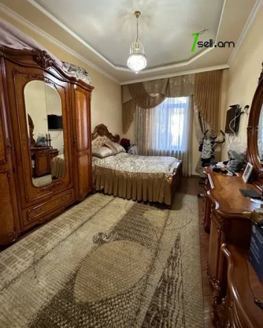 3 սենյականոց բնակարան, Hanrapetutyan Street, 85 քմ, նախավերջին հարկ, բարձր առաստաղներ