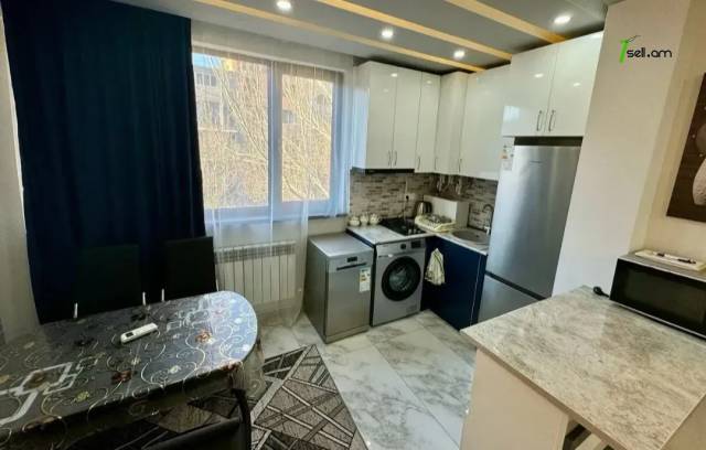 3 սենյականոց բնակարան Եզնիկ Կողբացու փողոցում, 75 ք.մ., 5/9 հարկ, եվրովերանորոգված