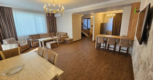 Երկու հարկանի քարե թաունհաուզ, Գ-1 թաղամաս Աջափնյակում, 400 քմ, 2 սանհանգույց, կապիտալ վերանորոգված