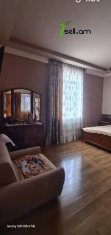 Երկու հարկանի տուն Պետրոս Դուրյանի փողոցում Ավանում, 330 քմ, 2 սանհանգույց, կապիտալ վերանորոգված