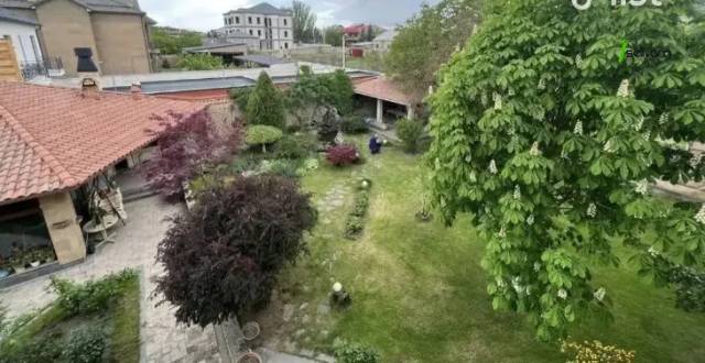 Չորս հարկանի քարե տուն Պարույր Սևակ թաղամաս 2-րդ փողոցում Առինջում, 640 քմ, 3+ սանհանգույց