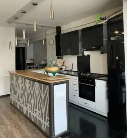 3 սենյականոց բնակարան Մանթաշյան փողոցում, 80 քմ, 3/5 հարկ, դիզայներական ոճով վերանորոգված, քարե շենք