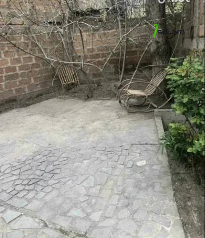 Երկու հարկանի քարե տուն Սարի Թաղ 3-րդ փողոցում Էրեբունիում, 131 քմ, 2 սանհանգույց