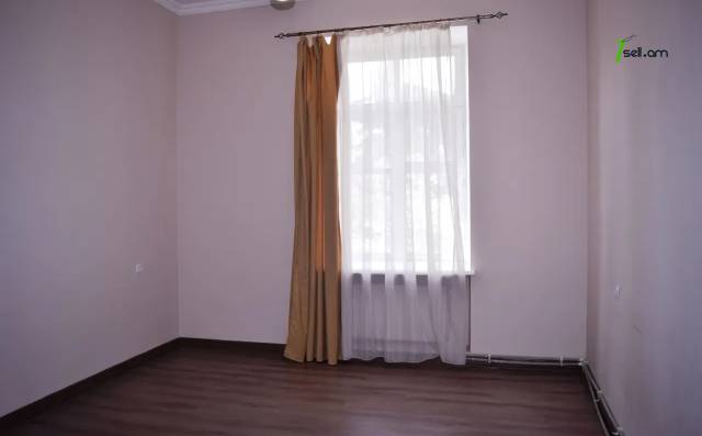 2 սենյականոց բնակարան Մհեր Մկրտչյանի փողոցում, 55 քմ, 1/3 հարկ, բարձր առաստաղներ