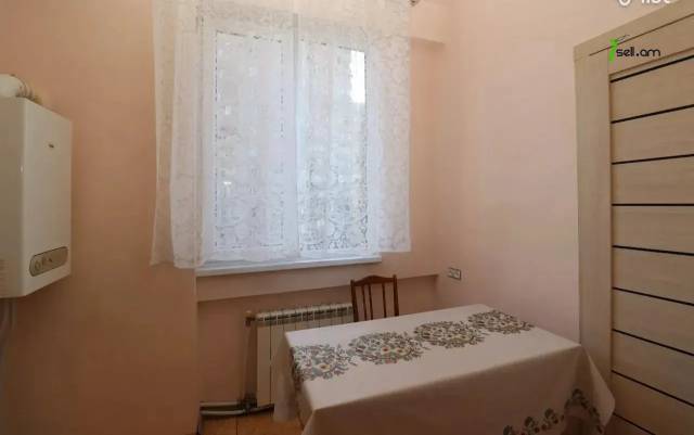 4 սենյականոց բնակարան Գալշոյան փողոցում, 74 քմ, եվրովերանորոգված, քարե շենք