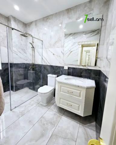 Երեք հարկանի քարե տուն, Նորք-Մարաշ վարչական շրջան Նորք Մարաշում, 660 ք.մ., 3+ սանհանգույց