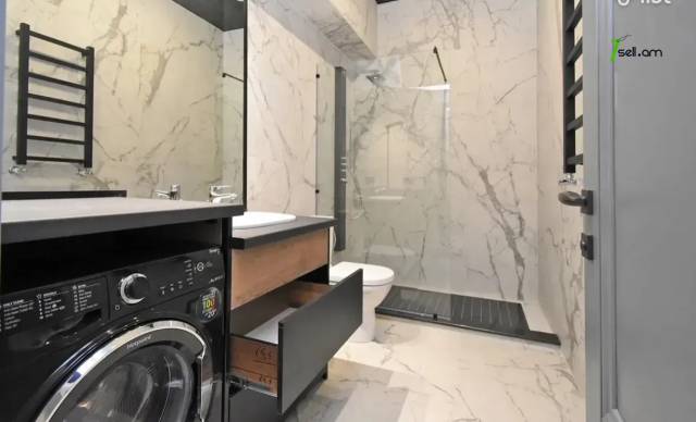 3 սենյականոց բնակարան Մեսրոպ Մաշտոցի պողոտայում, 100 ք.մ., բարձր առաստաղներ