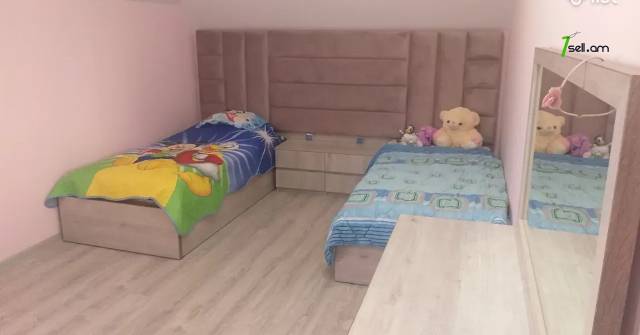 Երկու հարկանի քարե տուն Շիրազի փողոցում Աջափնյակում, 163 ք.մ., 2 սանհանգույց, կապիտալ վերանորոգված