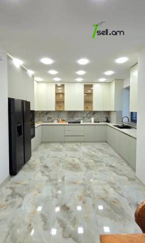 Երկու հարկանի քարե տուն Նար-Դոսի փողոցում կենտրոնում, 400 քմ, 3+ սանհանգույց, կապիտալ վերանորոգված