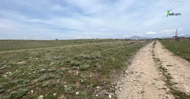 Գյուղատնտեսական հողատարածք Ձորաղբյուրում, 2000 ք.մ.