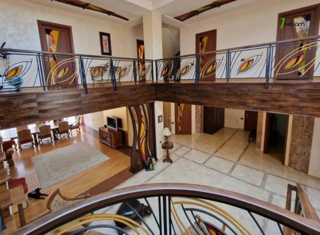 Երեք հարկանի քարե տուն, Ձոր 1 թաղամաս Դավիթաշենում, 800 ք.մ., 3+ սանհանգույց, կապիտալ վերանորոգված