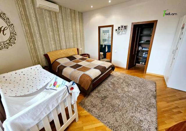 Երեք հարկանի քարե տուն, Գ-1 թաղամաս Աջափնյակում, 1391 ք.մ., 3+ սանհանգույց, կապիտալ վերանորոգված