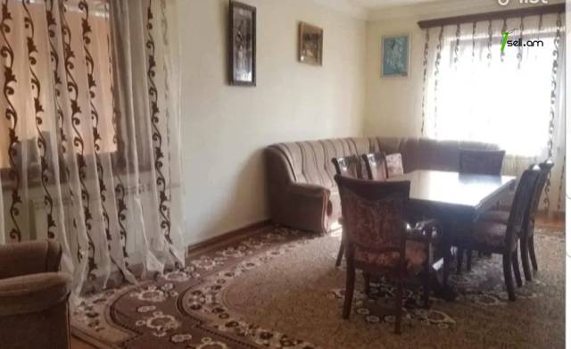 Երկու հարկանի քարե տուն, Մաշտոցի 10-րդ նրբանցք Օշականում, 260 քմ, 2 սանհանգույց