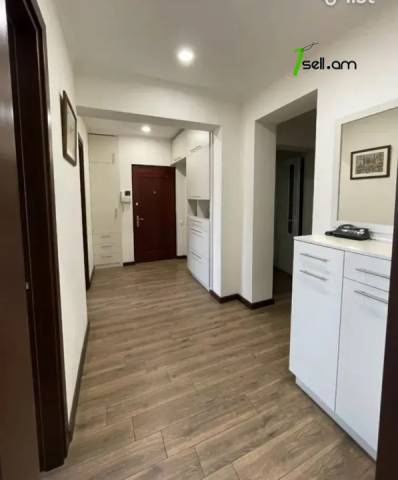 3 սենյականոց բնակարան Խաղաղ Դոնի փողոցում, 80 ք.մ., նախավերջին հարկ, եվրովերանորոգված