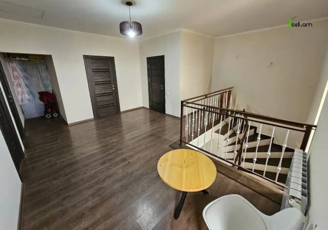 Երկու հարկանի քարե տուն Պարույր Սեվակի փողոցում Քասախում, 990 ք.մ., 2 սանհանգույց