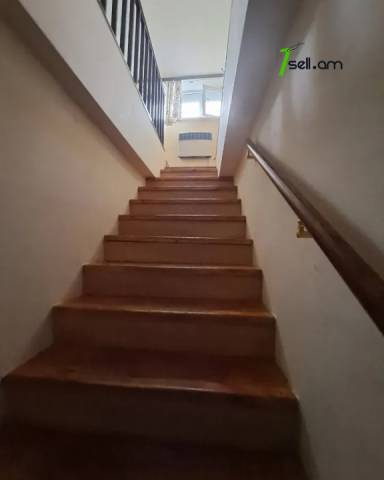 Ընդարձակ 1 սենյականոց բնակարան Թումանյան փողոցում, 52 քմ, կապիտալ վերանորոգված