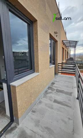 Երեք հարկանի քարե թաունհաուզ Նվեր Սաֆարյան փողոցում Ավանում, 351 ք.մ., 3+ սանհանգույց