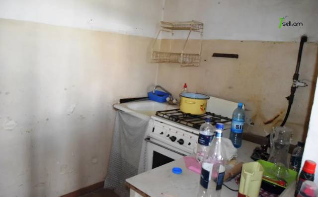 3 սենյականոց բնակարան Միխայիլ Սալտիկով-Շեդրինի փողոցում, 86 ք.մ., քարե շենք