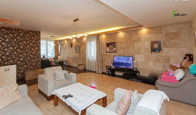 3 սենյականոց բնակարան Սայաթ-Նովայի պողոտայում, 112 քմ, նախավերջին հարկ, եվրովերանորոգված, քարե շենք