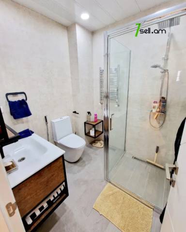 Երկու հարկանի քարե տուն, Վահագնի Թաղամաս Աջափնյակում, 700 ք.մ., 3+ սանհանգույց