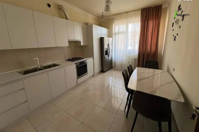 3 սենյականոց բնակարան նորակառույց շենքում Պարույր Սևակի փողոցում, 113 ք.մ., 7/14 հարկ, 2 սանհանգույց