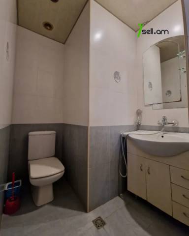 Երկու հարկանի քարե տուն Լուկաշինի փողոցում Աջափնյակում, 300 ք.մ., 3+ սանհանգույց