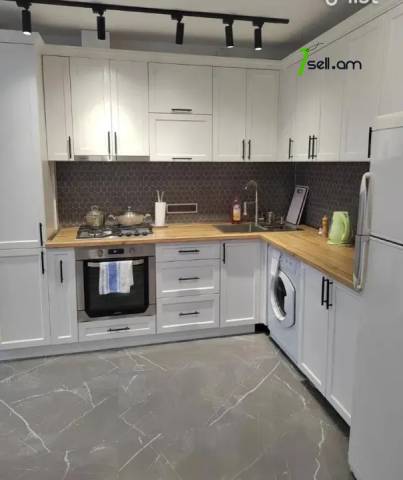 2 սենյականոց բնակարան Արամ Խաչատրյան փողոցում, 71 ք.մ., 7/9 հարկ, դիզայներական ոճով վերանորոգված