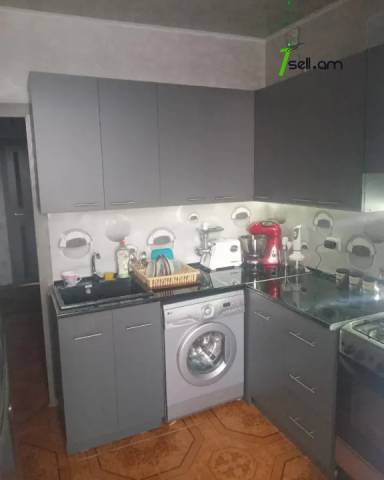 3 սենյականոց բնակարան Կամոյի փողոցում, 100 ք.մ., մասնակի վերանորոգում, քարե շենք