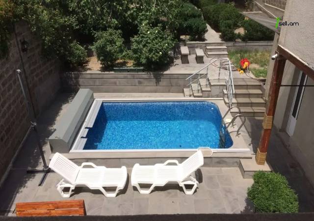 Երկու հարկանի քարե տուն, Armen Tigranyan street Արաբկիրում, 550 ք.մ., 3+ սանհանգույց