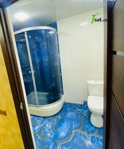 2 սենյականոց բնակարան Կոմիտասի պողոտայում, 41 ք.մ., նախավերջին հարկ, կապիտալ վերանորոգված, քարե շենք