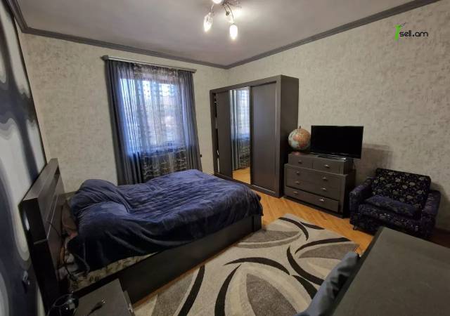 Երկու հարկանի քարե տուն Մարշալ Բաղրամյան պողոտայում կենտրոնում, 130 ք.մ., եվրովերանորոգված