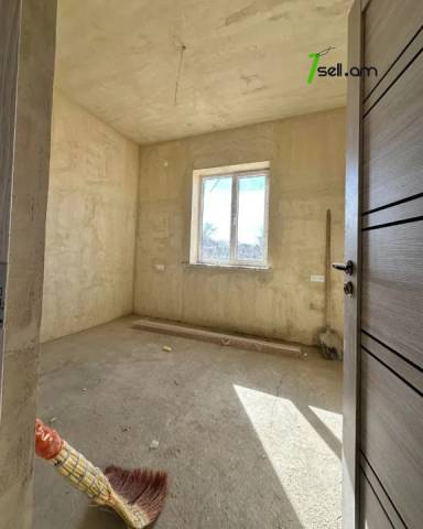 Մեկ հարկանի քարե տուն 17-րդ փողոցում Հայանիստում, 270 ք.մ., մասնակի վերանորոգում