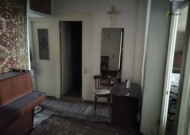 3 սենյականոց բնակարան Աշոտ Հովհաննիսյանի փողոցում, 78 ք.մ., 3/5 հարկ, բարձր առաստաղներ