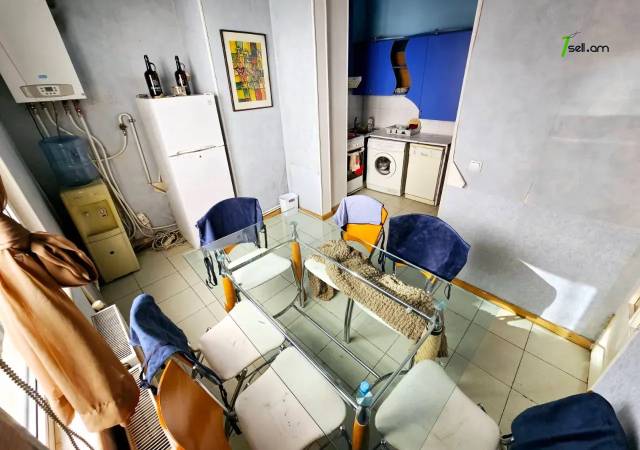 3 սենյականոց բնակարան Մաշտոցի պողոտայում, 78 ք.մ., եվրովերանորոգված, քարե շենք