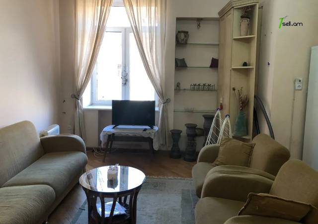 1 սենյականոց բնակարան Թումանյան փողոցում, 40 ք.մ., նախավերջին հարկ, կոսմետիկ վերանորոգում, քարե շենք