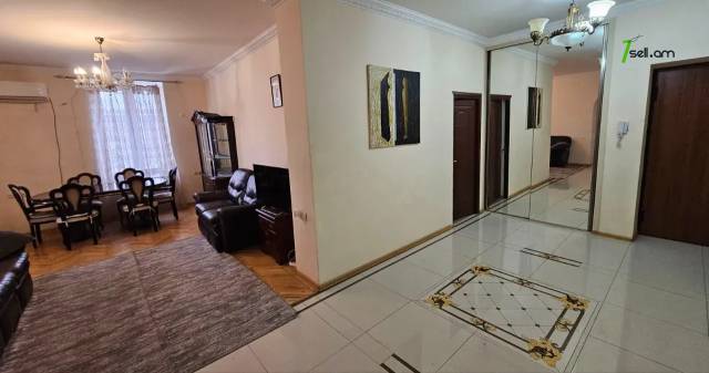 3 սենյականոց բնակարան Մեսրոպ Մաշտոցի պողոտայում, 100 ք.մ., 3/5 հարկ, կապիտալ վերանորոգված, քարե շենք