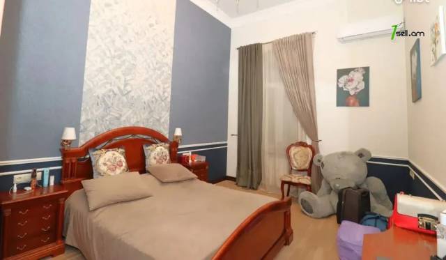 3 սենյականոց բնակարան Մոսկովյան փողոցում, 110 ք.մ., նախավերջին հարկ, բարձր առաստաղներ