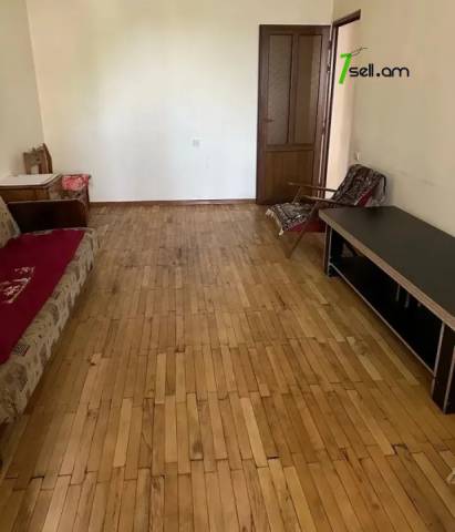 1 սենյականոց բնակարան Կոմիտասի պողոտայում, 45 ք.մ., 3/5 հարկ, մասնակի վերանորոգում, քարե շենք