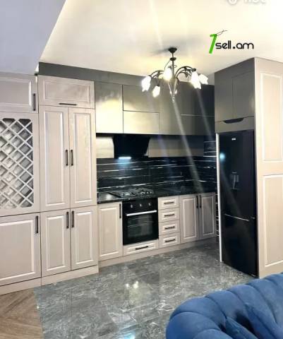 2 սենյականոց բնակարան Մարտիրոս Սարյանի փողոցում, 80 ք.մ., 2 սանհանգույց, 3/9 հարկ