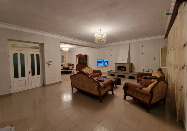 Երկու հարկանի քարե տուն Դավիթ Բեկի փողոցում Էրեբունիում, 650 քմ, 3+ սանհանգույց, եվրովերանորոգված